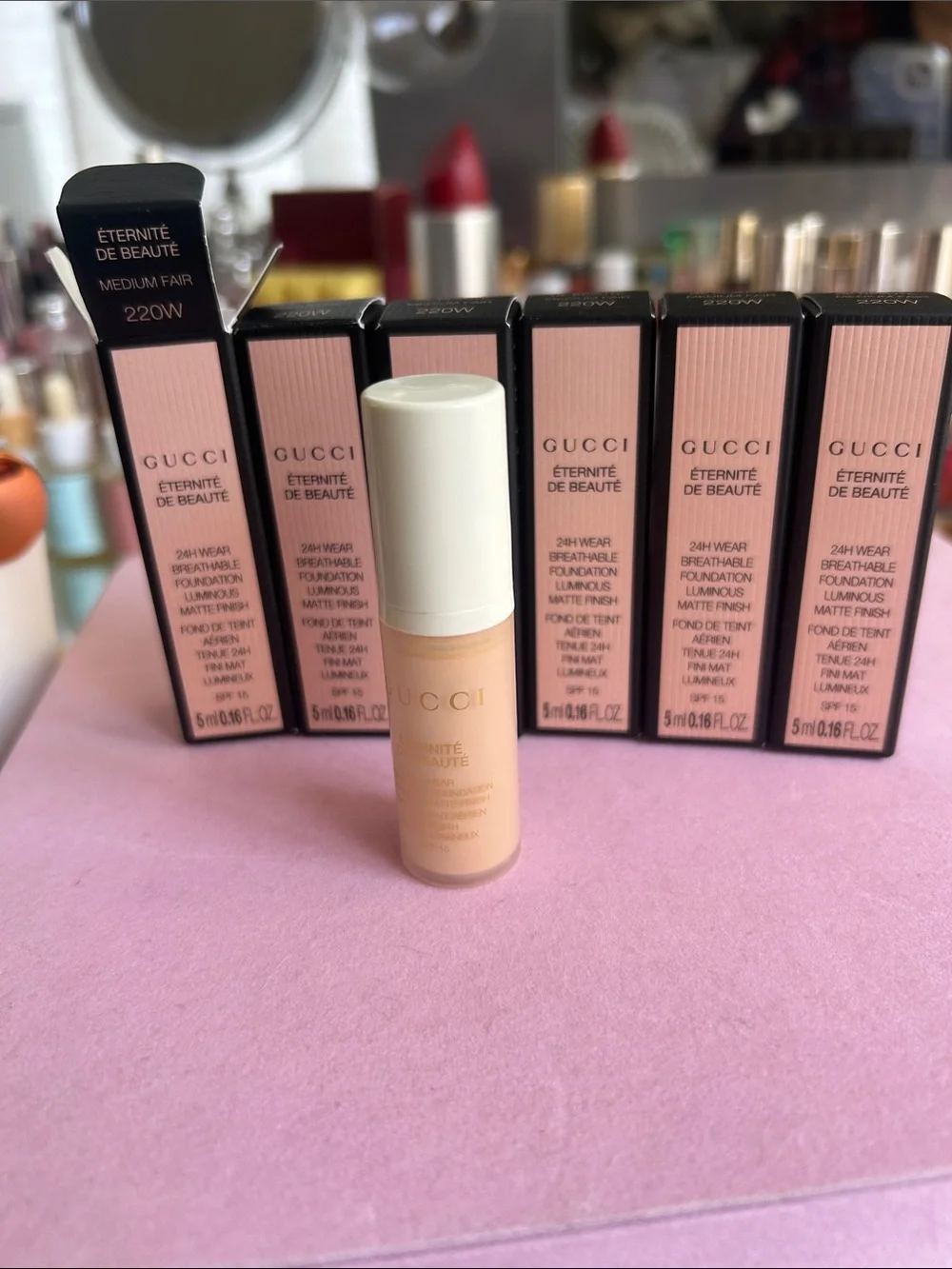 Gucci Éternité de Beauté Medium Fair 220W Foundation - travel size 5ML 6 pieces